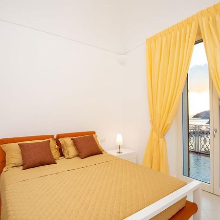 Amore Rentals - Palazzo Della Storia Amalfi Luaran gambar