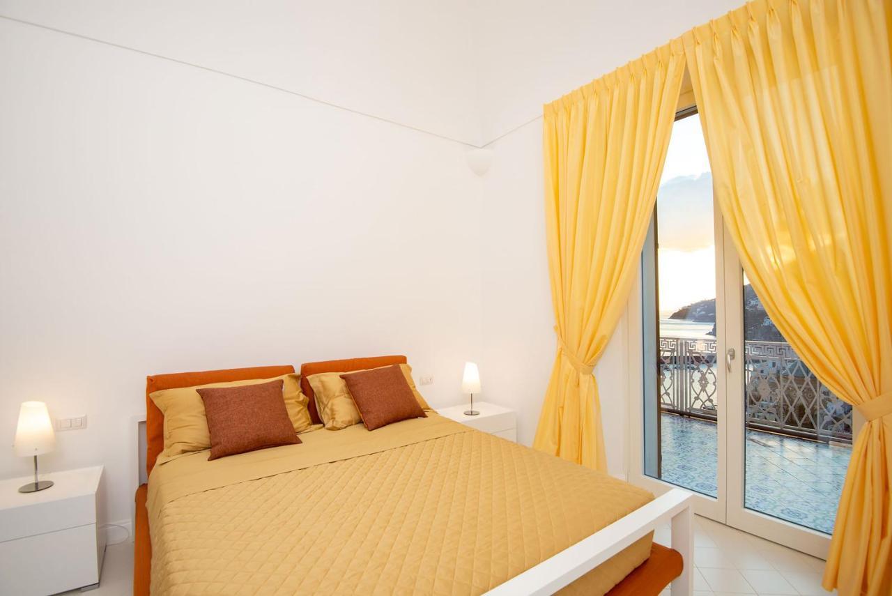 Amore Rentals - Palazzo Della Storia Amalfi Luaran gambar