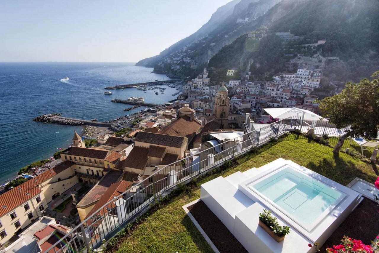 Amore Rentals - Palazzo Della Storia Amalfi Luaran gambar