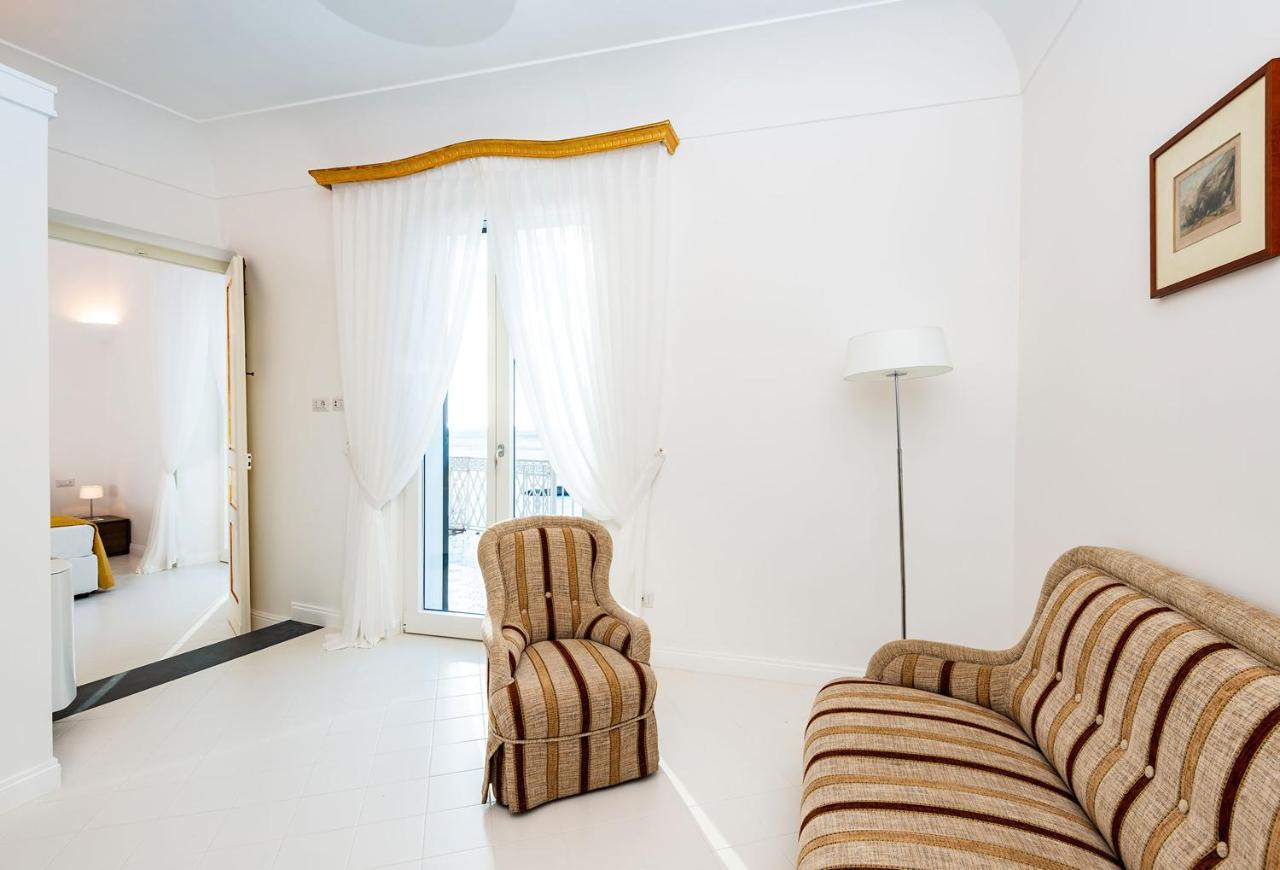 Amore Rentals - Palazzo Della Storia Amalfi Luaran gambar