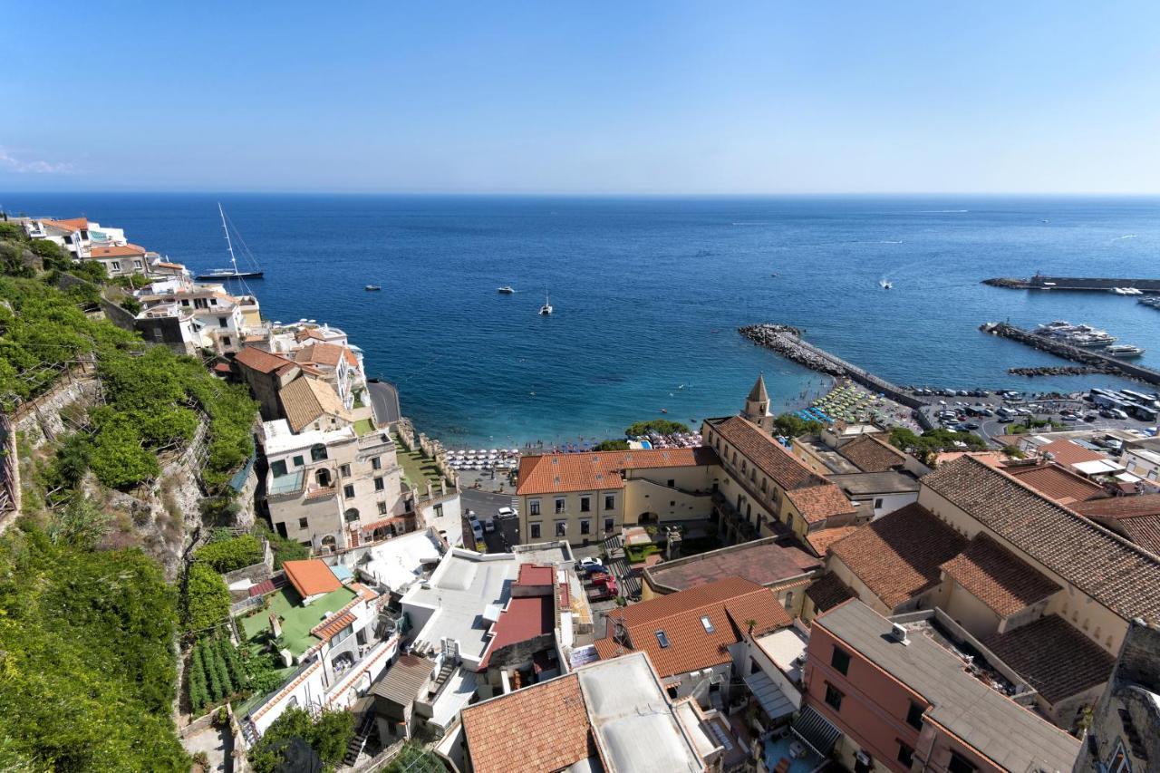 Amore Rentals - Palazzo Della Storia Amalfi Luaran gambar