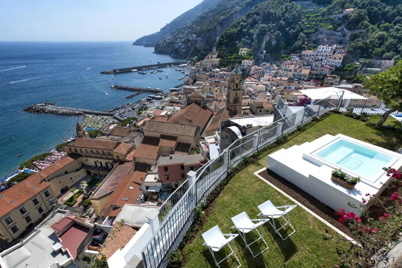 Amore Rentals - Palazzo Della Storia Amalfi Luaran gambar