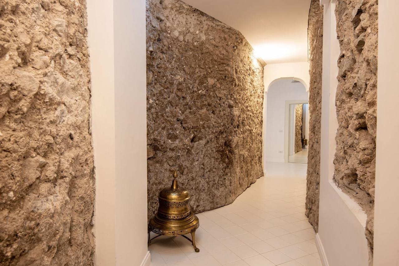 Amore Rentals - Palazzo Della Storia Amalfi Luaran gambar