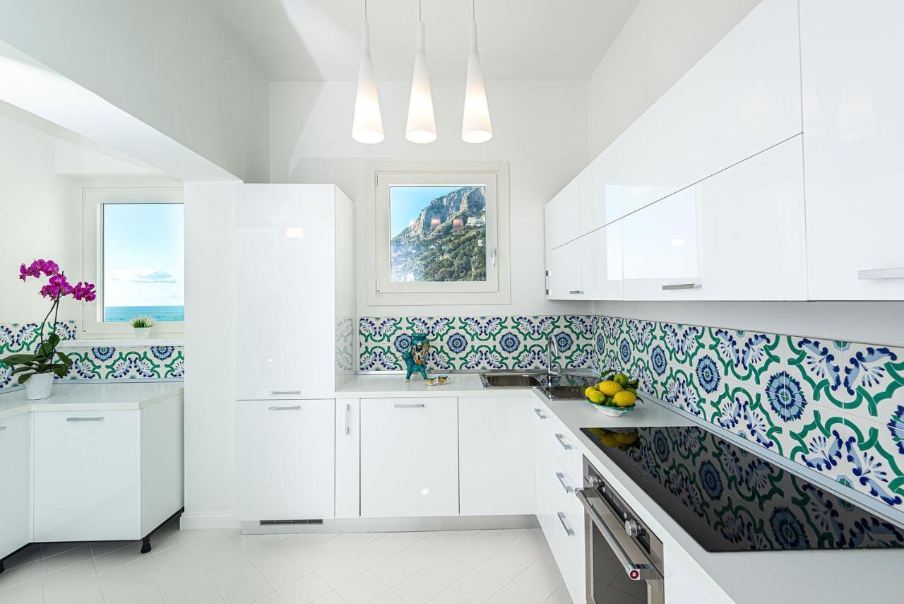 Amore Rentals - Palazzo Della Storia Amalfi Luaran gambar