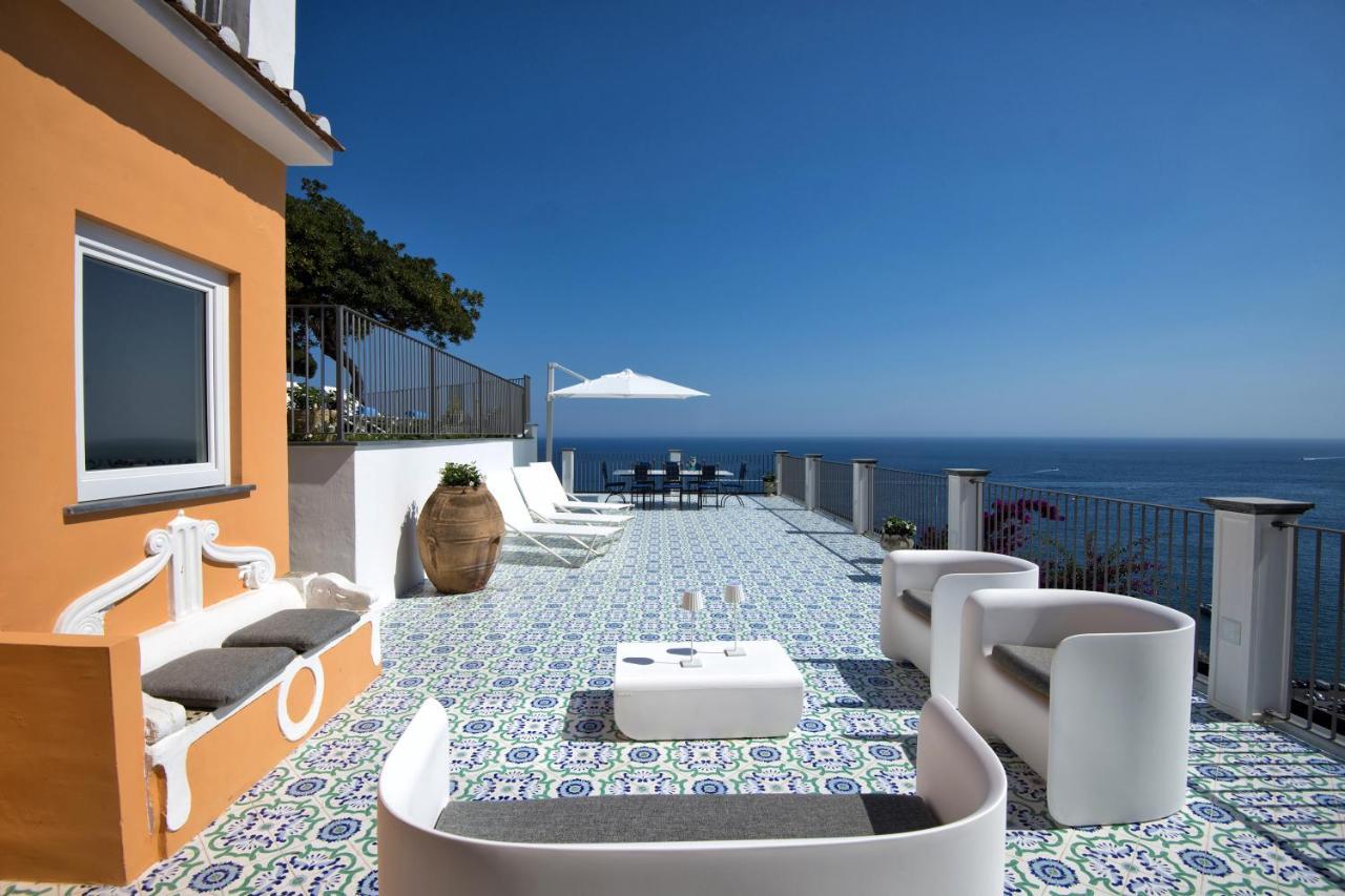 Amore Rentals - Palazzo Della Storia Amalfi Luaran gambar