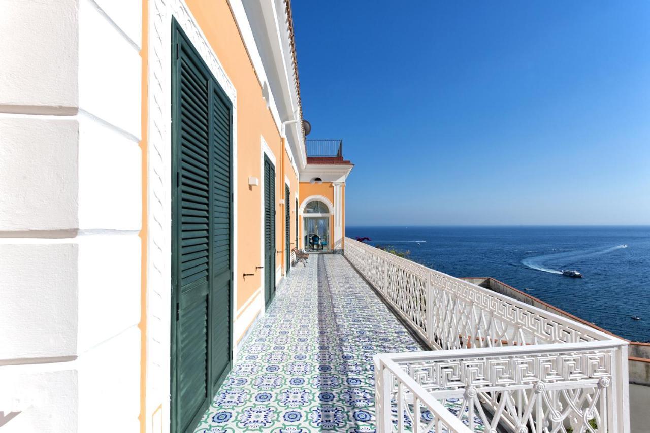 Amore Rentals - Palazzo Della Storia Amalfi Luaran gambar