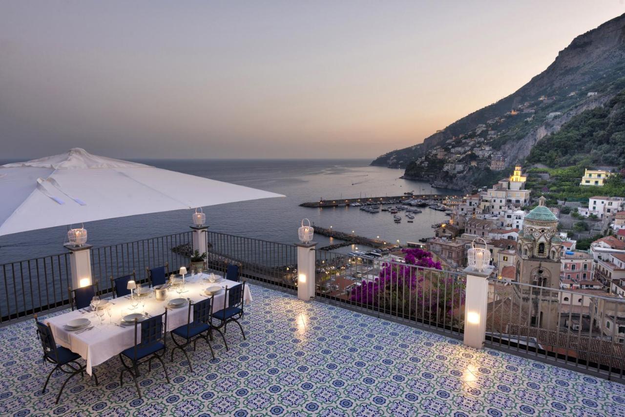 Amore Rentals - Palazzo Della Storia Amalfi Luaran gambar