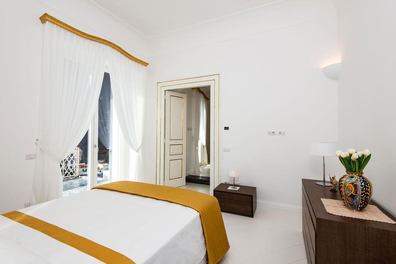 Amore Rentals - Palazzo Della Storia Amalfi Luaran gambar